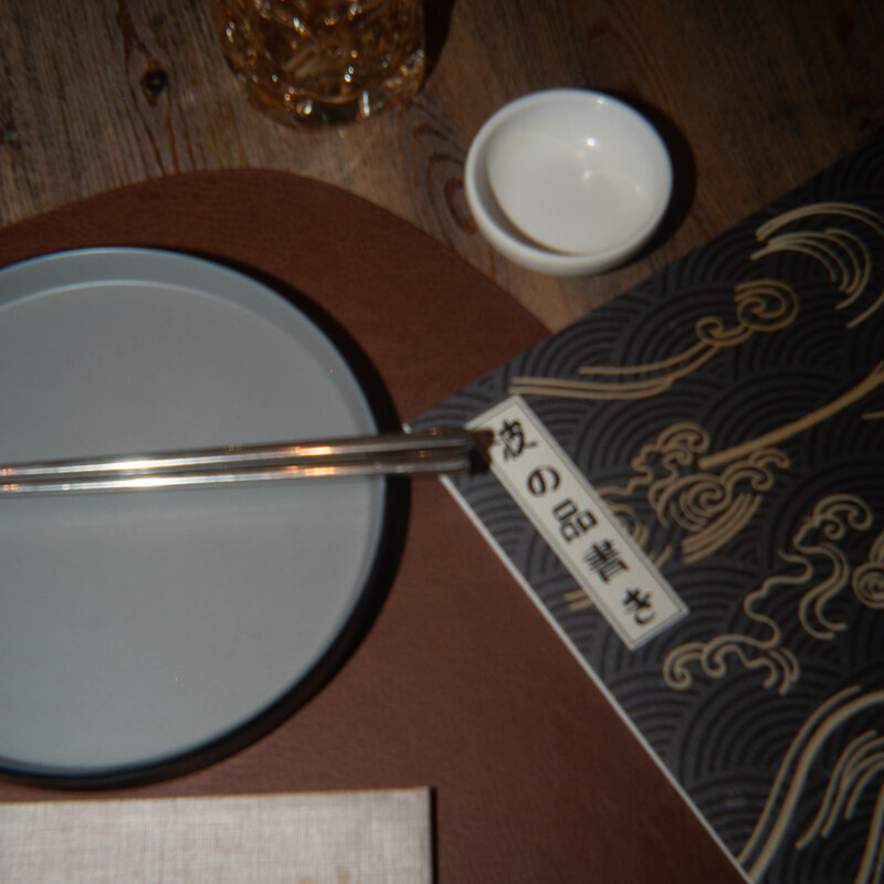 Tavolo apparecchiato al ristorante Nami